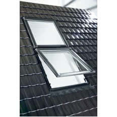Okna dachowe Roto Designo z PVC w okleinach dekoracyjnych
